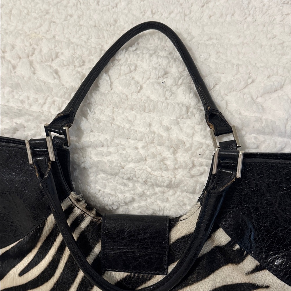Tanner Black and White Zebra Fur Print Women's Bag - Picture 12 of 16